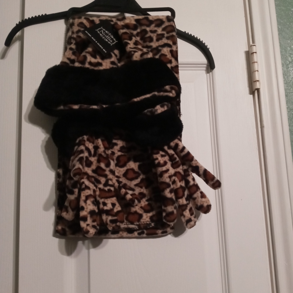 Leopard Print Scarf Set - Picture 2 of 4